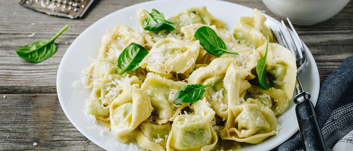 4-peynir-dolgulu-ravioli-feslegen-sos-ile